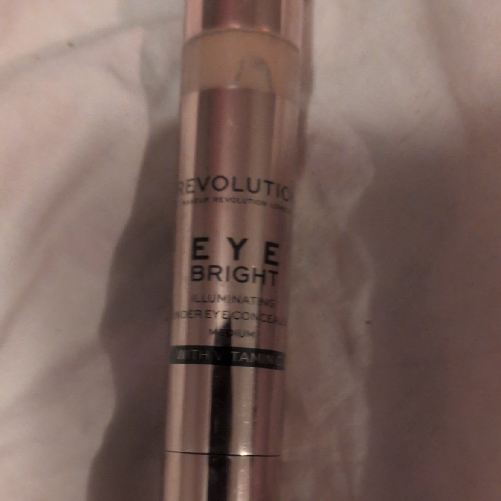 Revolution Eye Bright Illuminating Concealer - Light Beige